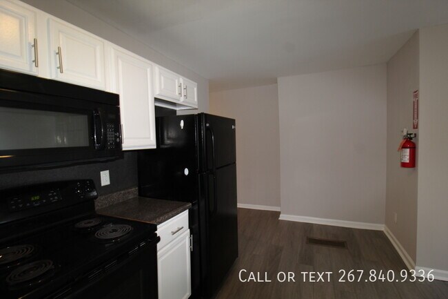 Building Photo - 1016-1018 S 52nd St-18.1A