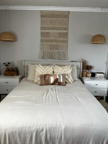 Guest Bedroom - 5051 La Jolla Blvd