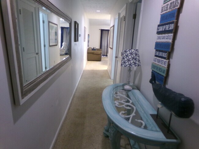 Building Photo - 4262 Pinehurst Cir