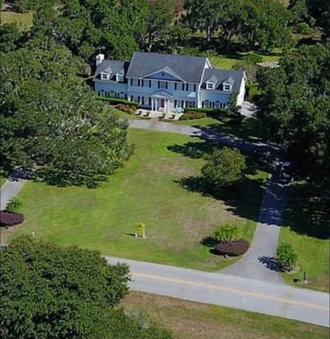 Building Photo - 9461 Silver Lake Dr