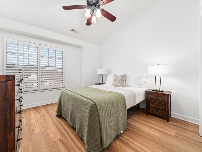 Building Photo - 2947 Imperial Oaks Dr