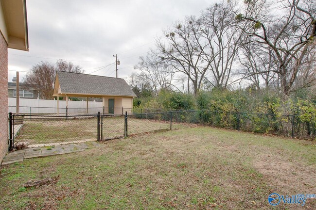 Building Photo - 814 Cleermont Dr SE