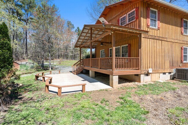 Building Photo - Fabulous Home near Silk Hope Chatham County - Cabin living close to Shakori