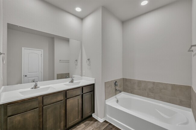 Building Photo - 6212 Hendricks Hbr Dr