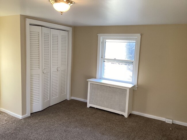 Building Photo - Two-Bedroom House