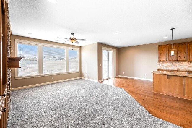 Building Photo - Beautiful Gated Fisher’s Landing Townhome with 4 Bedrooms, Gas Fireplace & Central AC