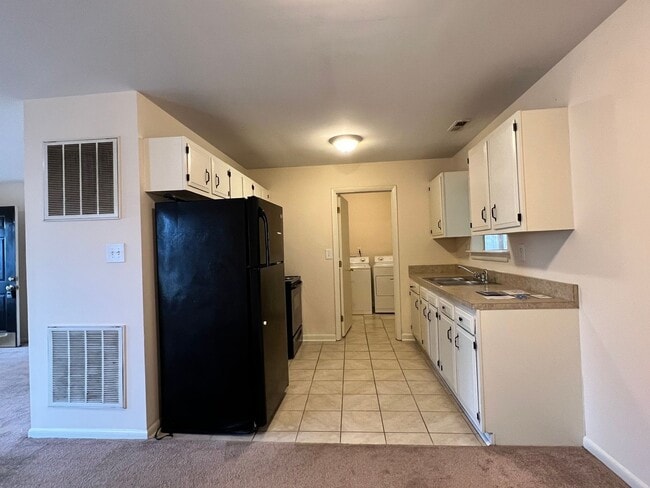 Building Photo - 2204 Merle St