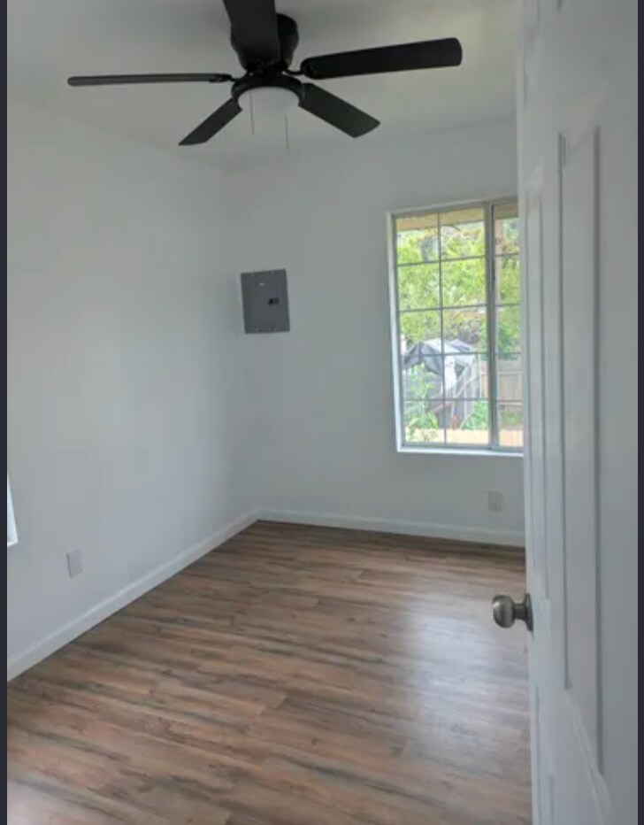 Building Photo - 4224 N Ventura Ave