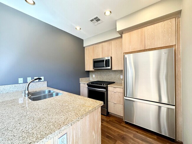 Building Photo - AVAILABLE NOW! 3-bedroom / 3.5 Bathroom Condo with Private Pool & Spa located in 48 & BARISTO!