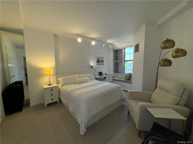 Building Photo - 300 Mamaroneck Ave