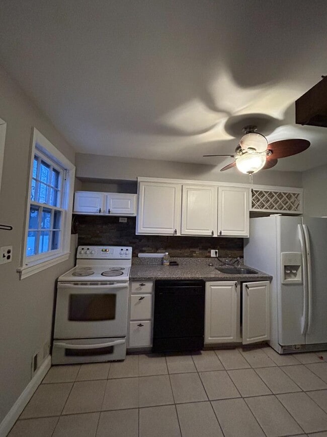 Building Photo - 2707 Fairlawn St