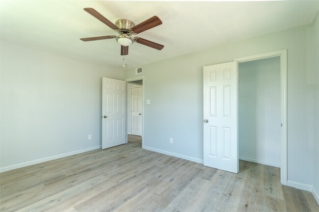 Building Photo - 1020 5th Ave N