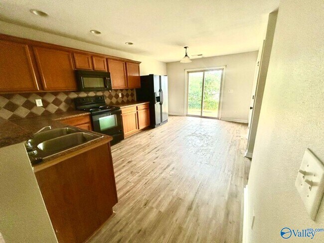 Building Photo - 140 Harold Murphy Dr