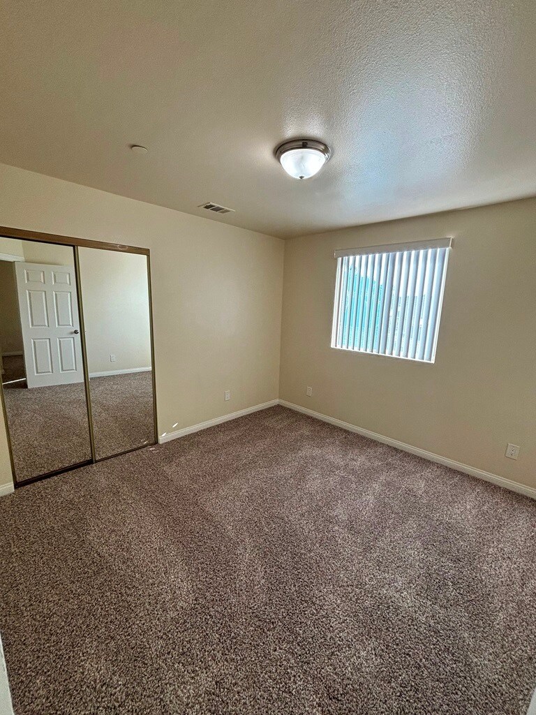 Building Photo - 216 E 97th St