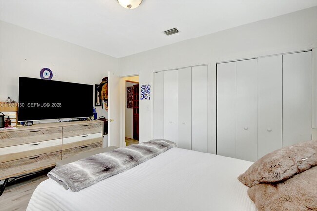 Building Photo - 5509 SW 6th St