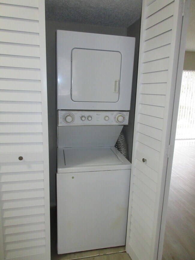 Building Photo - 4065 NW 114th Ave