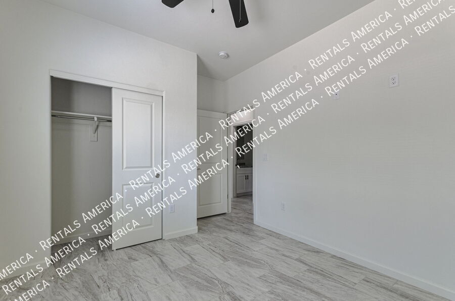 Building Photo - 3727 N Stone Ave