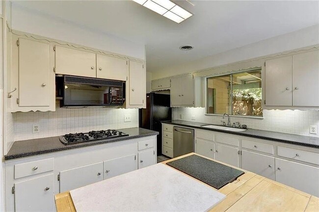 Building Photo - 2906 Greenlawn Pkwy