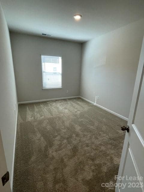 Building Photo - A cozy house with 3 beds and 2.5 bath in H...
