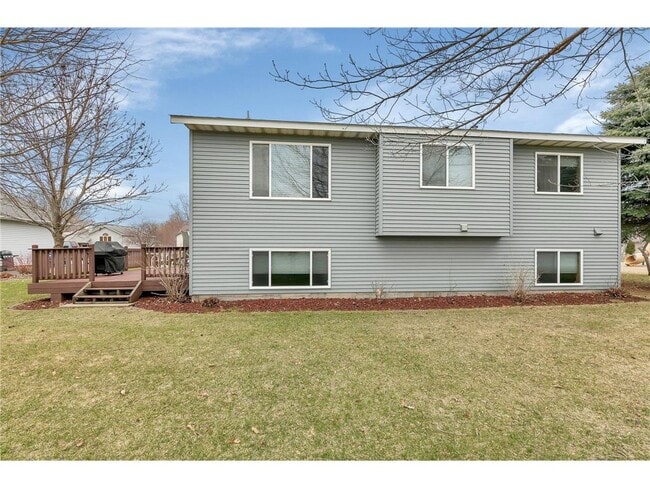 Building Photo - 304 7th Ave S