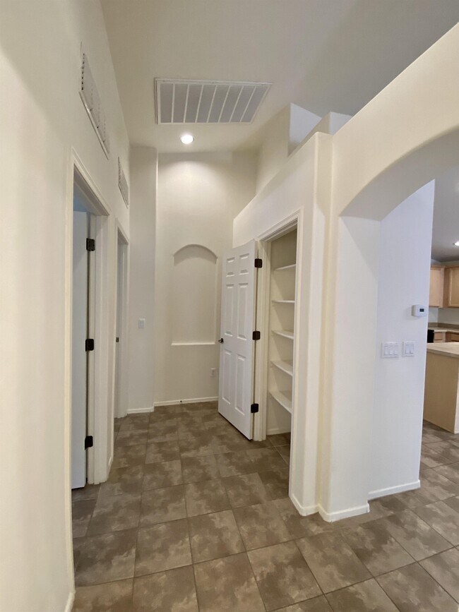Building Photo - 8771 N Finfrock Dr