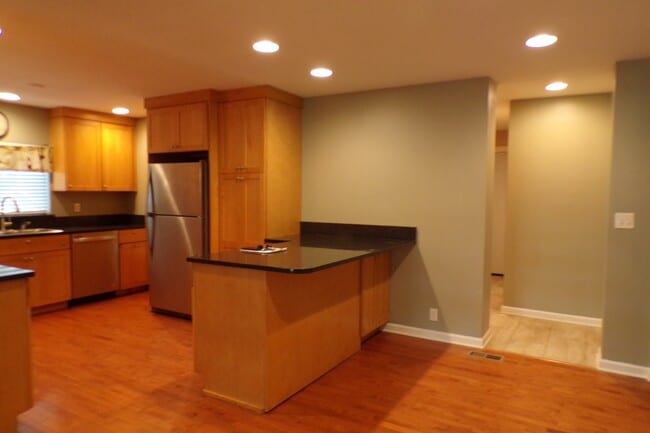 Building Photo - 1420 Dollar St
