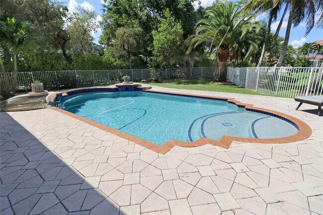 Building Photo - 1600 Blue Jay Cir