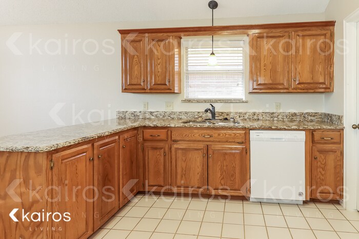 Building Photo - 631 Hunters Way