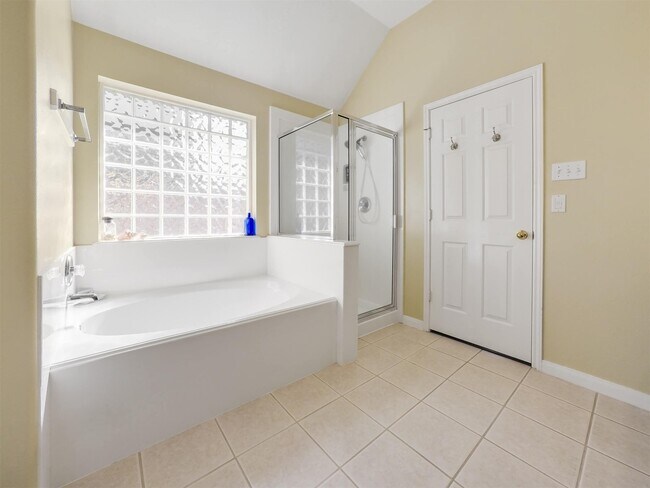 Building Photo - 5718 Indigo Trails Dr