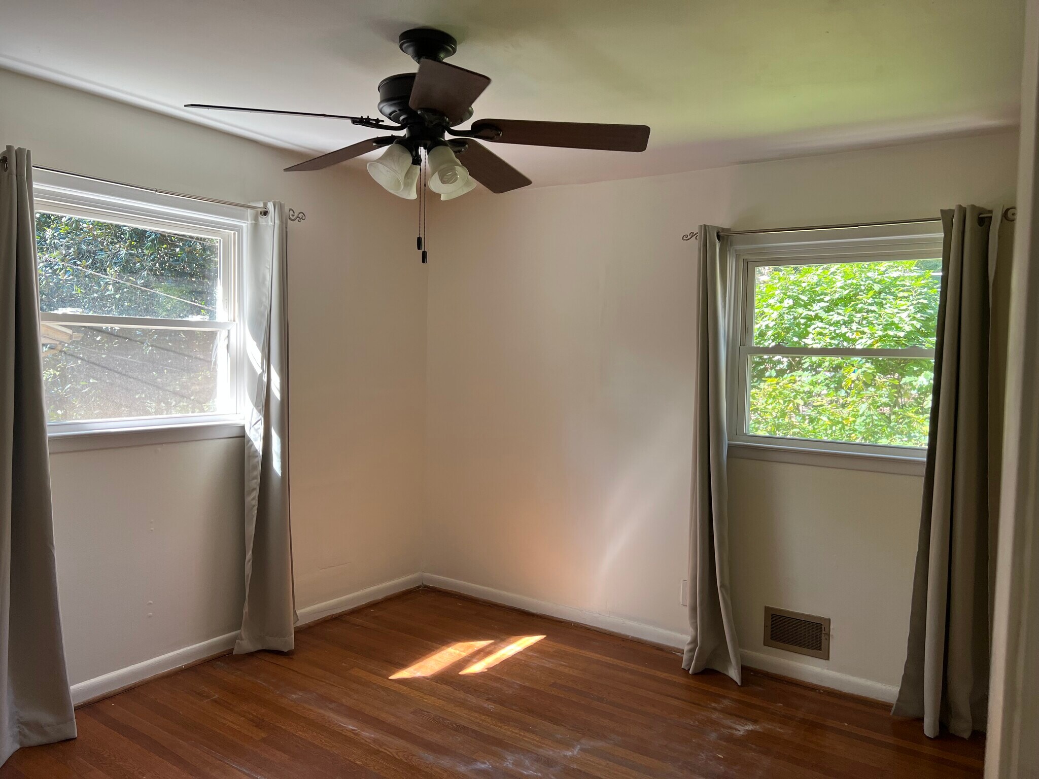 Building Photo - 640 Collingwood Dr