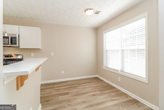 Building Photo - 2975 Northcliff Dr