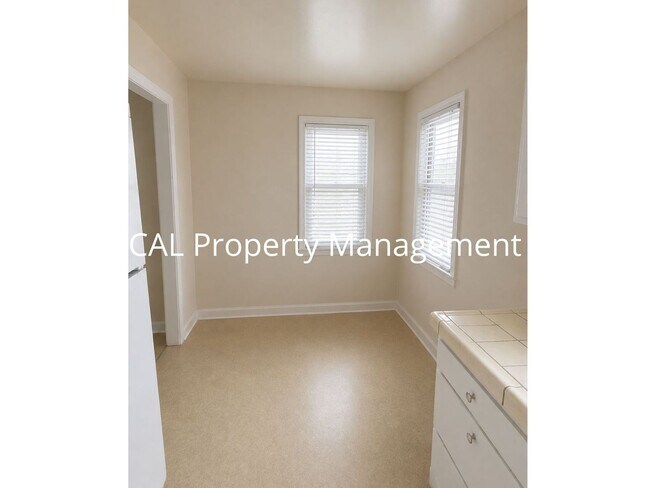 Building Photo - 1 Bedroom Duplex | North Salinas