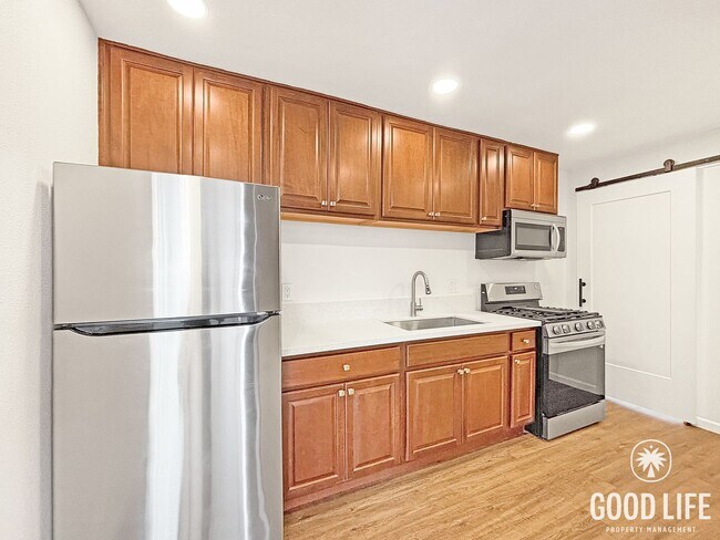 Building Photo - Charming 2BD/1BA South Park Unit with New Turf Yard & In unit laundry