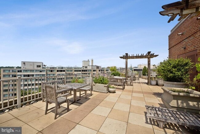 Building Photo - 1301 20th St NW