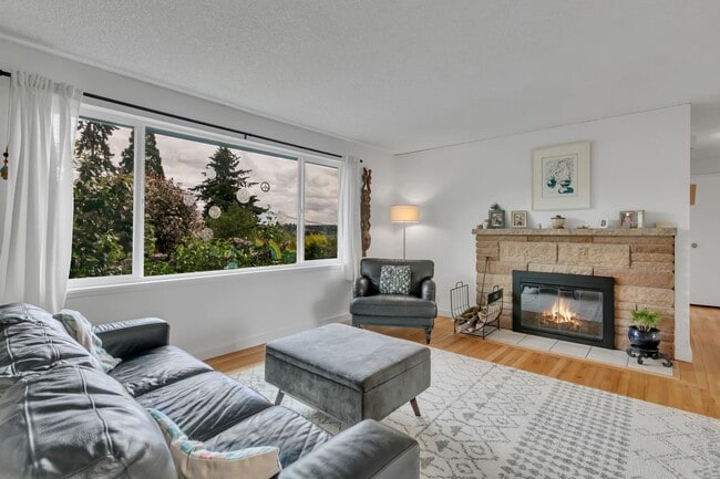 Building Photo - Panoramic View Living in Des Moines