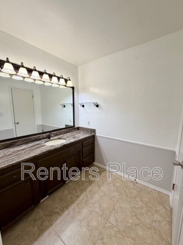 Building Photo - 6310 S 72nd E Pl