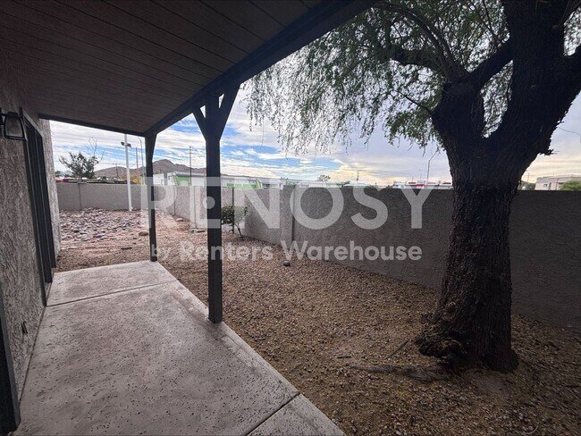 Building Photo - Ideal 2 Br 2 Ba Condo Near the 51 and Greenway in North Phoenix
