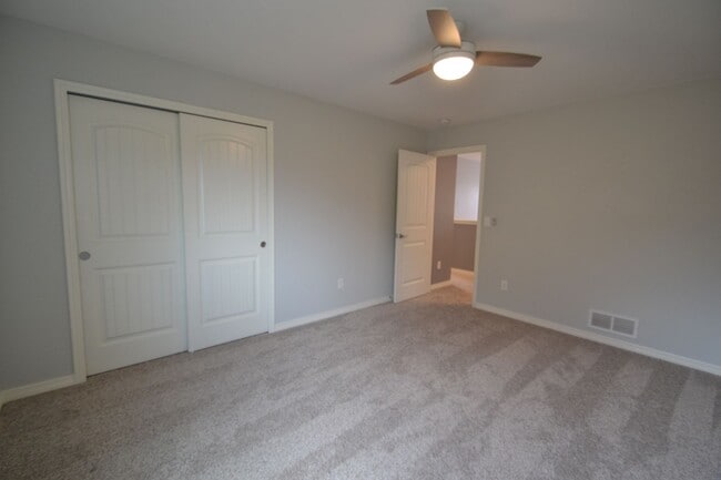 Building Photo - 5 Bed 3.5 Bath 3 Car Garage with AC