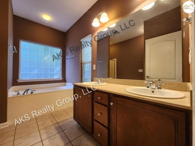 Building Photo - 181 Highview Cove