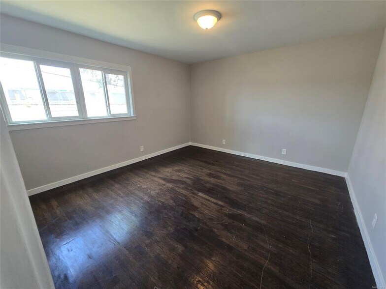 Building Photo - 3709 Wesley Dr