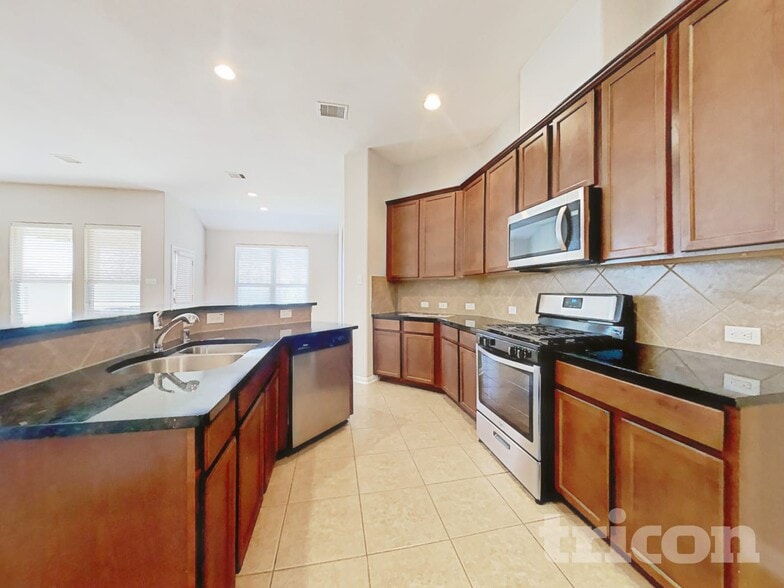 Building Photo - 410 Heatherton Hill Dr