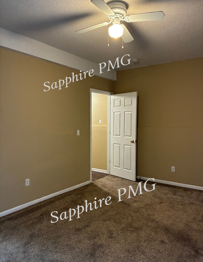 Building Photo - 5621 N Northwood Terrace