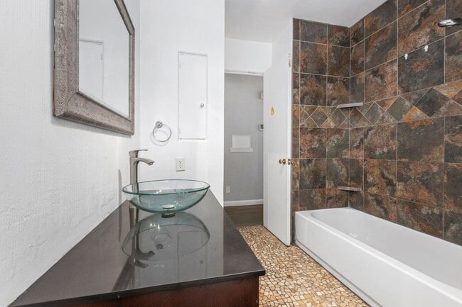 Building Photo - 1306 23rd Ave Ct