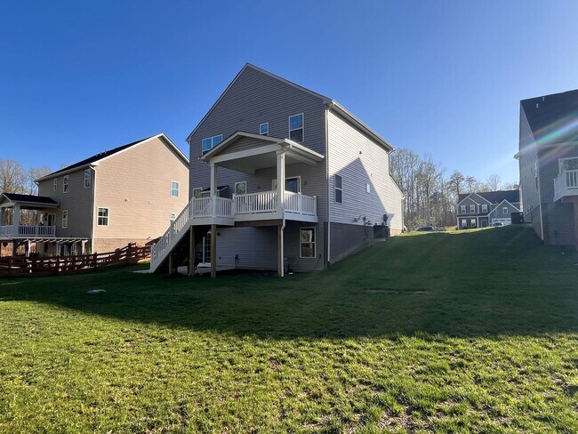 Building Photo - 148 Island Hill Rd