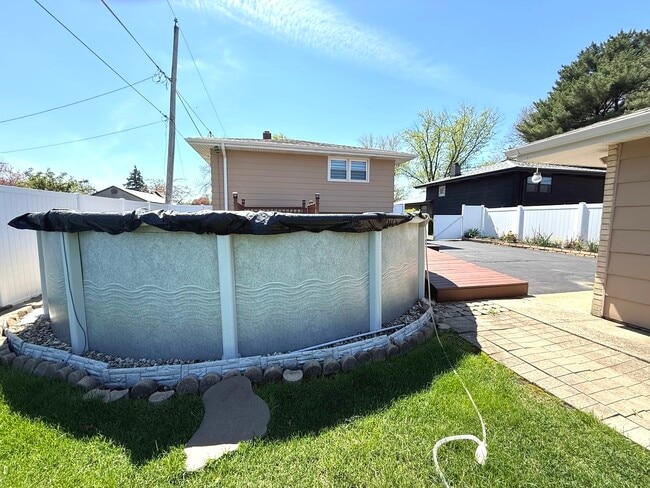 Building Photo - 6944 W 106th Pl