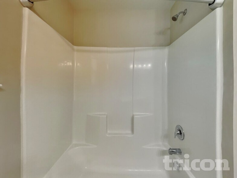 Building Photo - 64 Crew Clb Ct