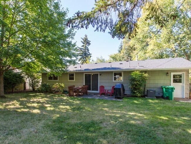 Building Photo - Beautiful 3 Bedroom Ranch Style Home in Cedar Hills with Remodeled Gourmet Kitchen!