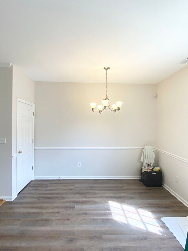 Building Photo - 330 Commons Dr