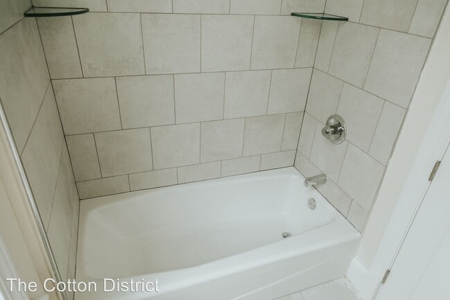Building Photo - 517 University Dr