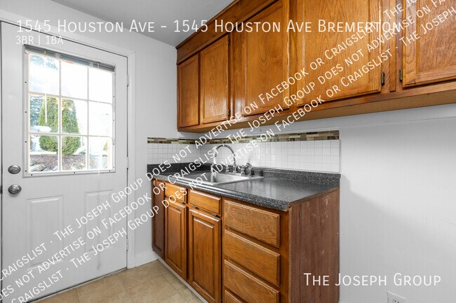 Building Photo - 1545 Houston Ave